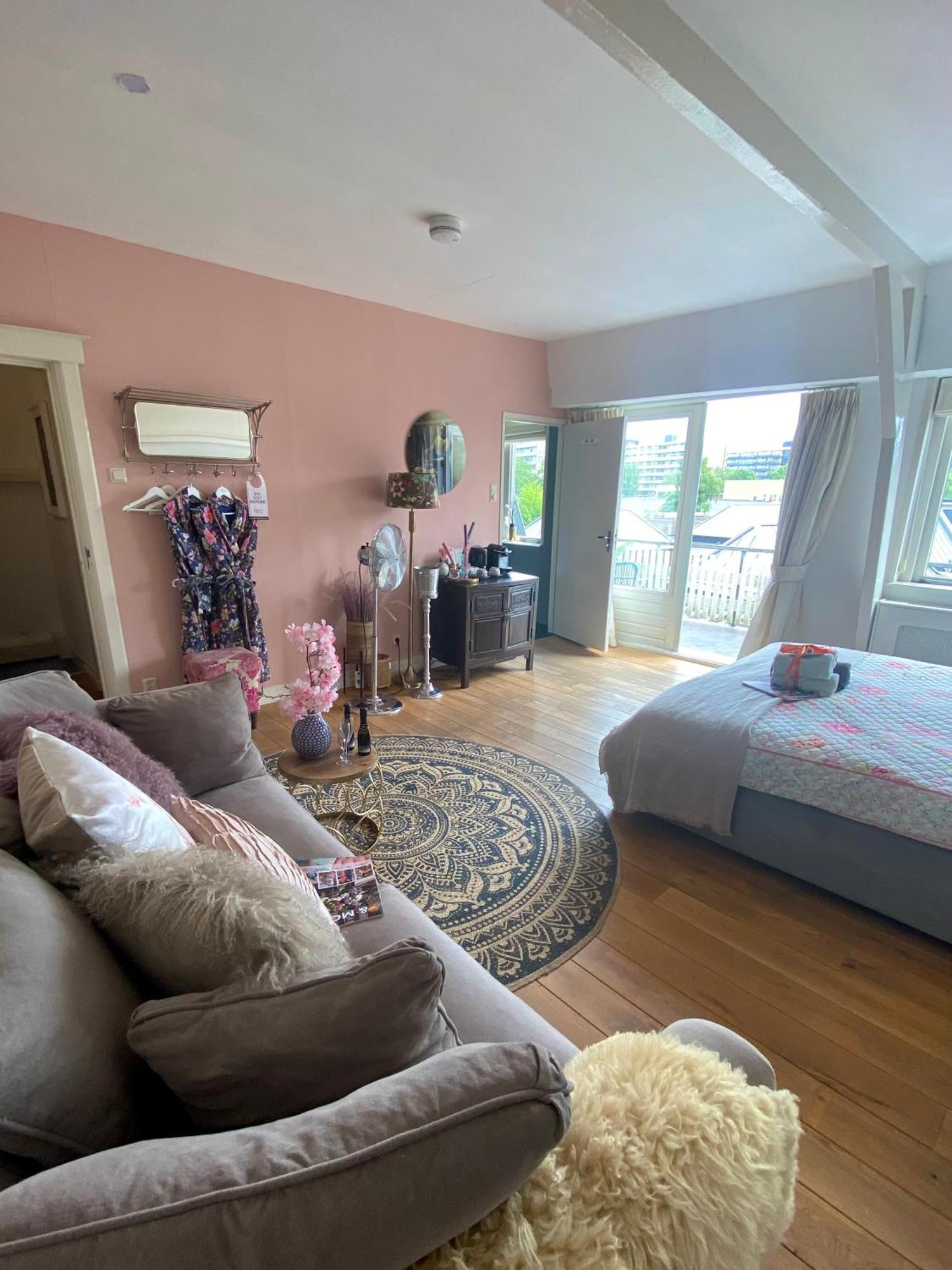 ビルトホーフェン Bubbles & Bed Bed & Breakfast エクステリア 写真